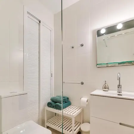 Spacious 3br Walk To & Old Town شقة ماربيا
