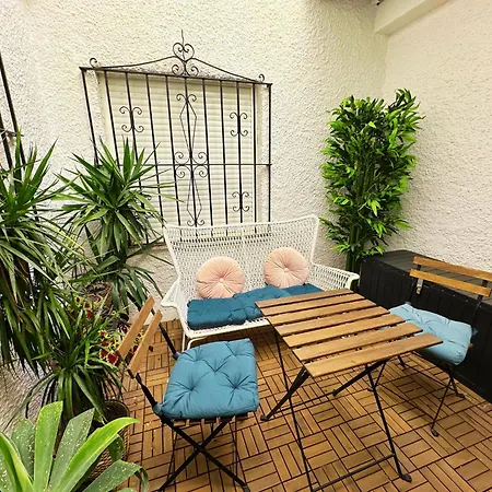 Spacious 3br Walk To & Old Town شقة