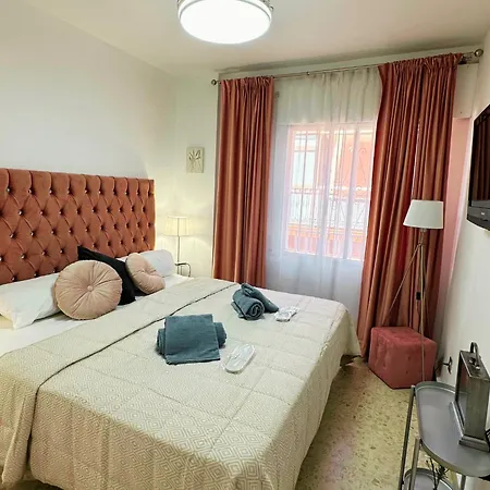 Spacious 3br Walk To & Old Town شقة ماربيا