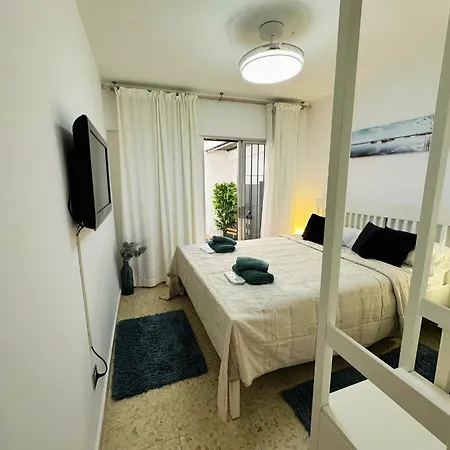Spacious 3br Walk To & Old Town شقة *